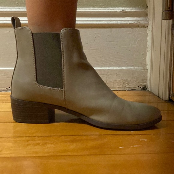 Call It Spring Women's Chelsea Boots - Picture 4 of 5